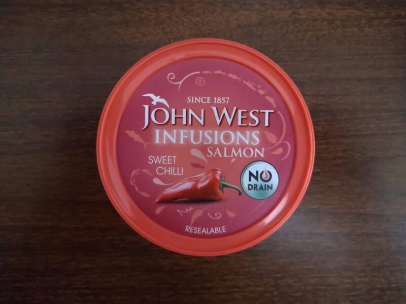 イギリス ツナ缶（サケ缶） John West Infusions Salmon Sweet Chilli かもめらいおん 絵空事
