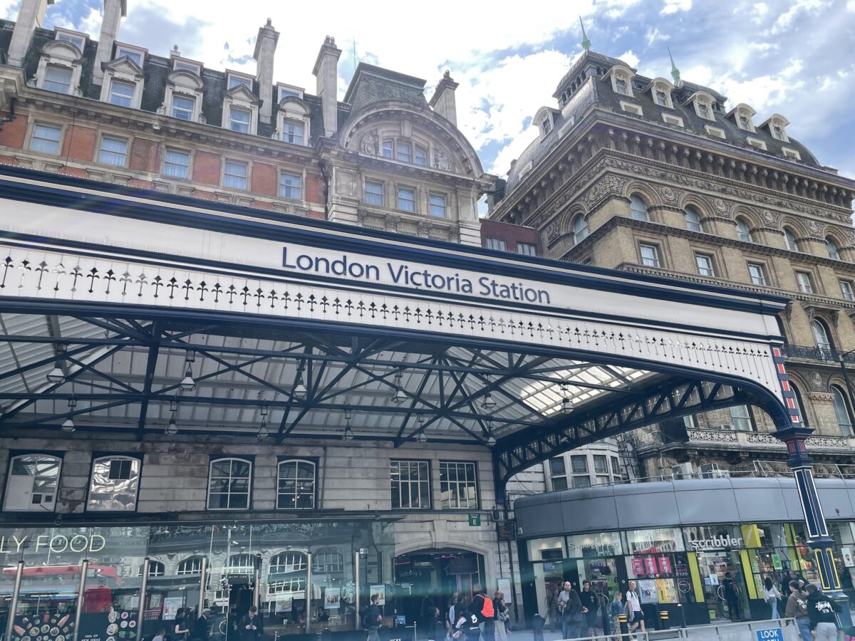 55点 イギリス【旅行】 ロンドン・ヴィクトリア駅 London Victoria station かもめらいおん 絵空事